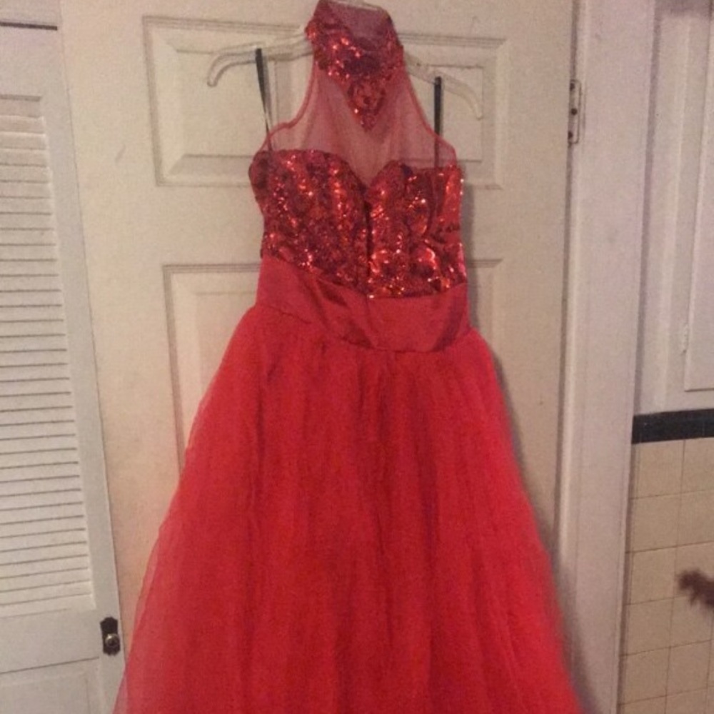 Dresses - Picture 2 of 2